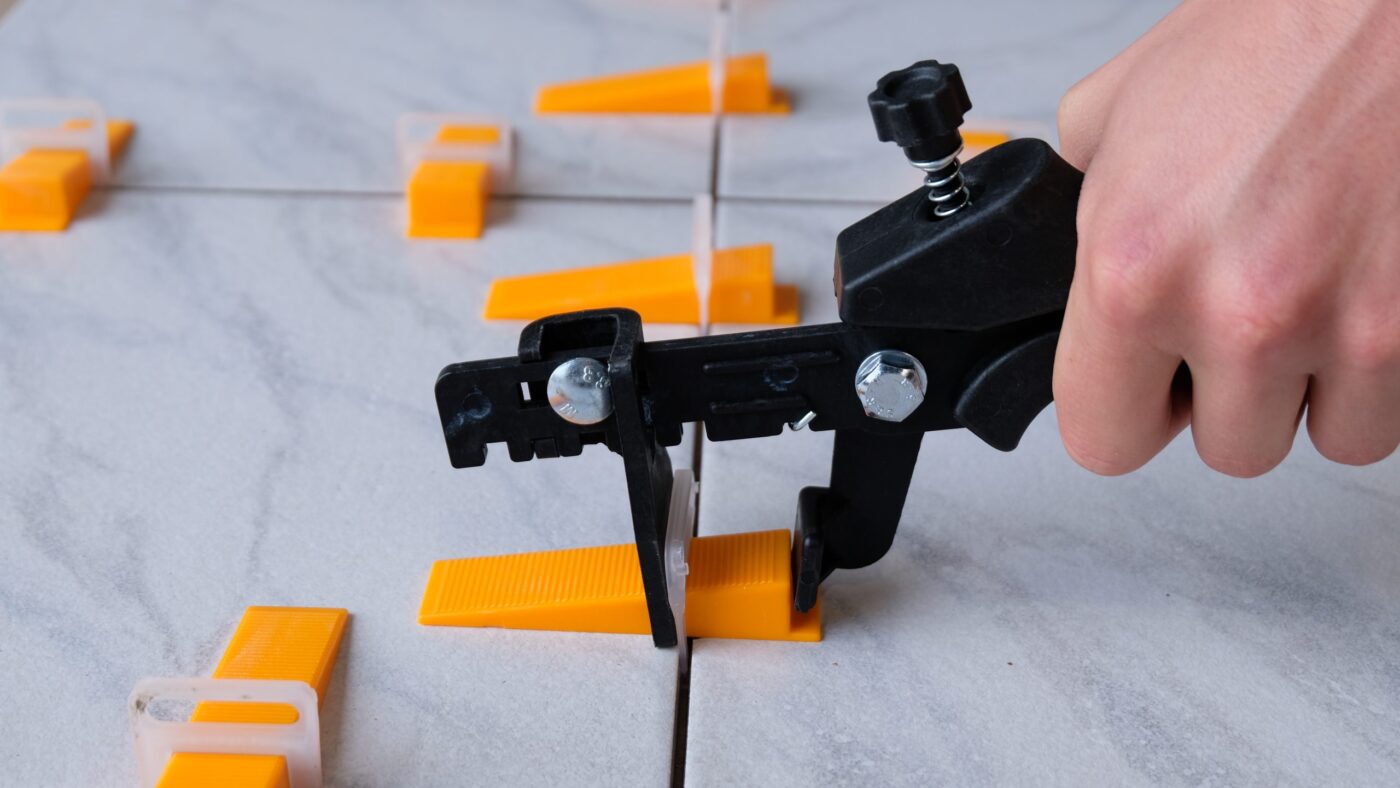 Step 3: use the pressure pliers